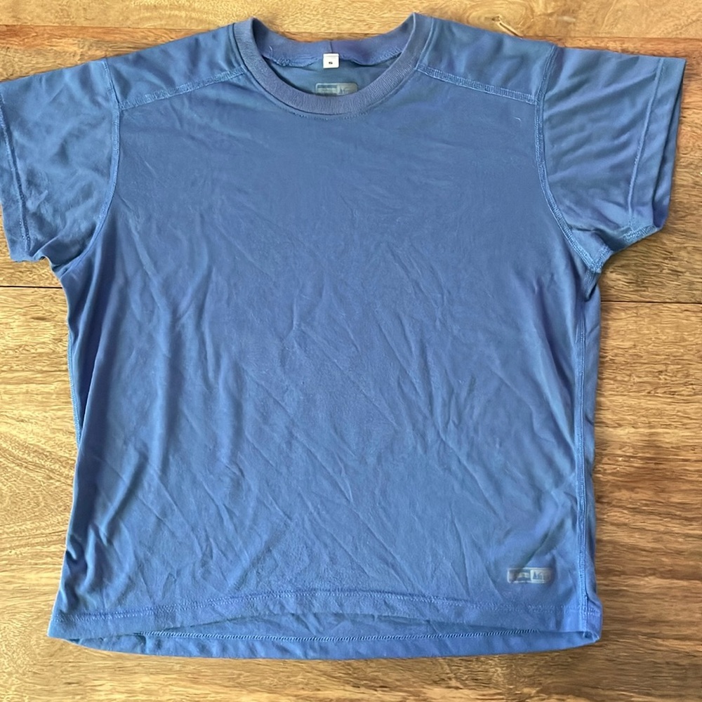 REI performance T